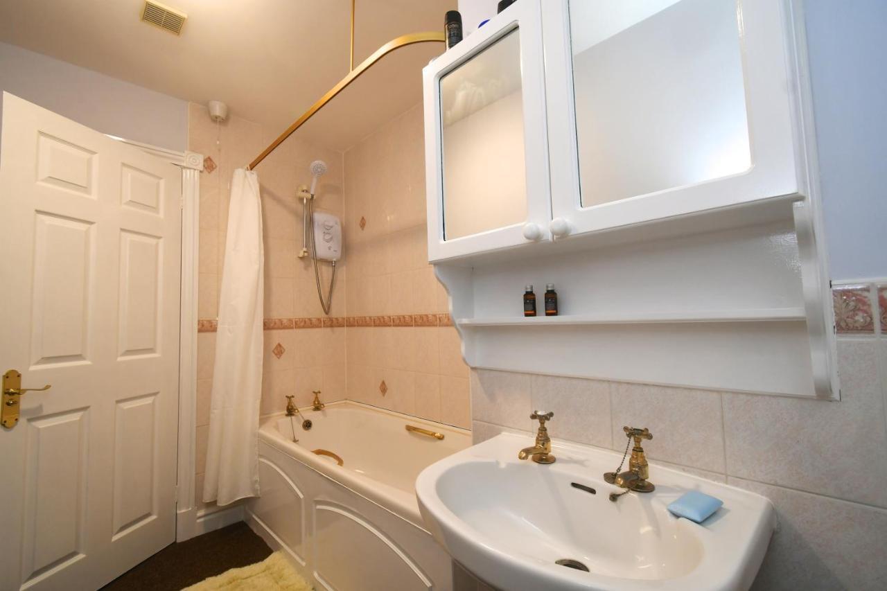 The Old Board School Guest House St Clears Extérieur photo